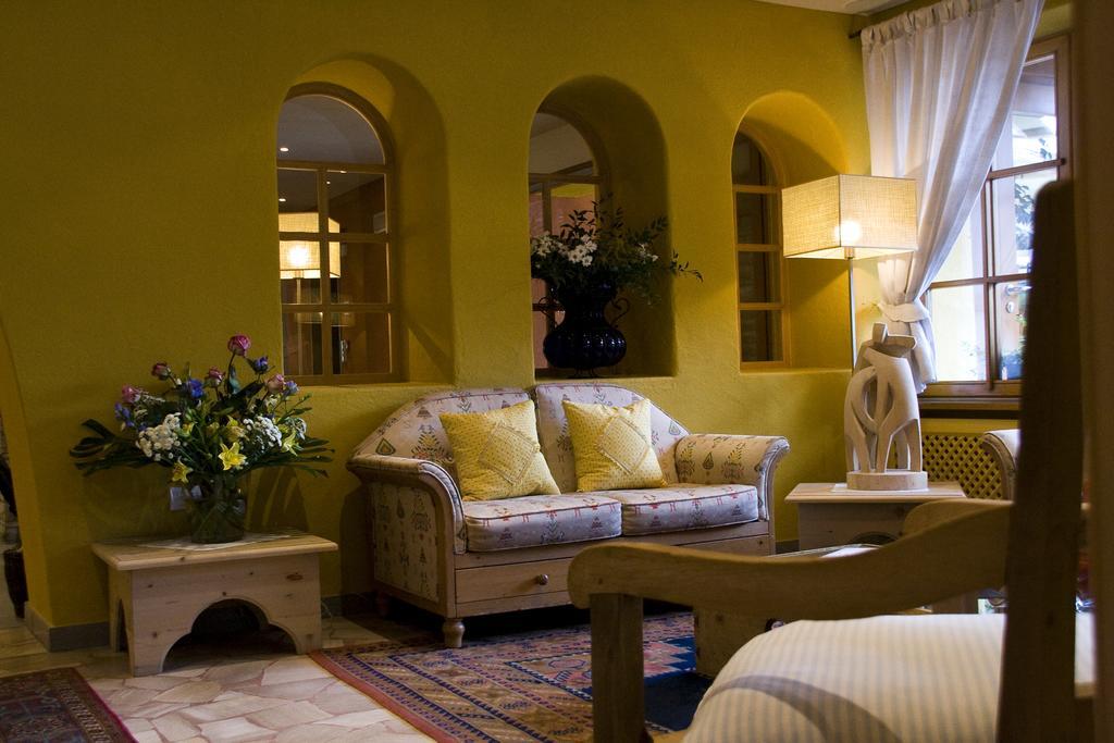 Hotel La Villa La Villa  Buitenkant foto
