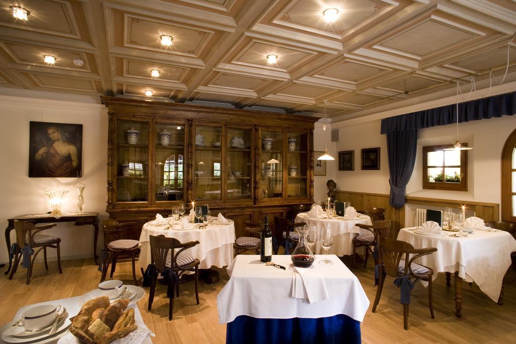 Hotel La Villa La Villa  Buitenkant foto